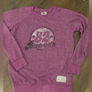Vintage Buc-ee’s lightweight sweatshirt.
